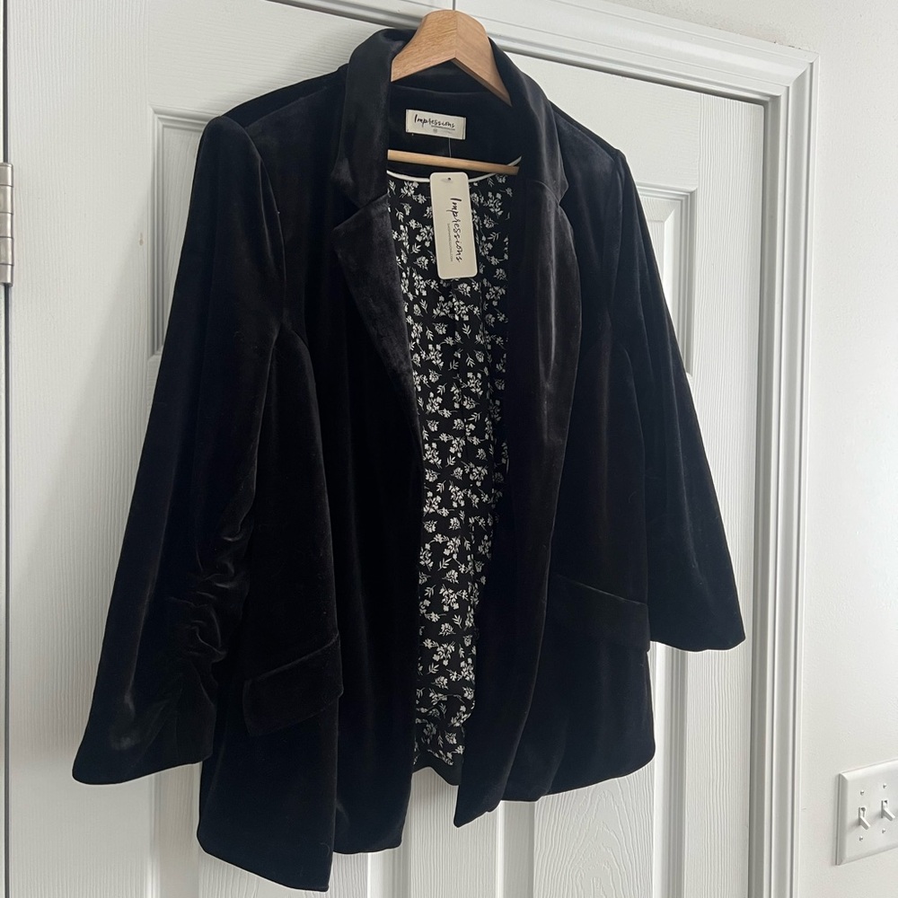 Velvet Blazer | 1X - Picture 2 of 7